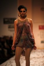 Model walks the ramp for Kavita Bhartia at Wills Lifestyle India Fashion Week Autumn Winter 2012 Day 2 on 16th Feb 2012 (2).JPG